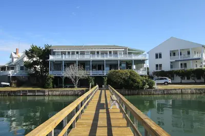 Image de Vues à couper le souffle * Bord De L'Eau * Jetée privée * Quai De Bateau * WiFi gratuit * Parking * Ac