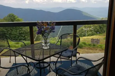 Image de Ski-In / Out, Beautiful Mountain & Valley Views - Walk to pool & fitness