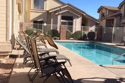 Image de Amazing Poolside 2 Br / 2bath Intel Interns 1 Suite Downstairs