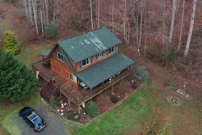 Image de chalet de montagne avec Loft et enrouler autour de porche! ! !