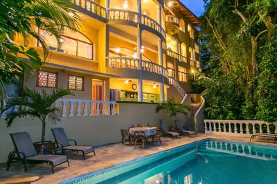 Image de El Perezoso: Studio 1br dans une villa de style B & B - Piscine immense, superbes vues et emplacement!