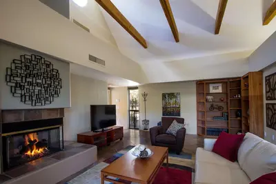 Image de Idéalement Situé Maison Contemporaine.