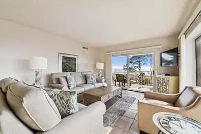Image de 407 Shorewood - Direct Ocean Front, 4ème étage Villa, à quelques pas de Coligny Plaza