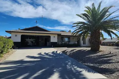 Image de 3 Bed / 2 Bath Lake Home proche de tous! Tarifs d'hiver mensuels disponibles.