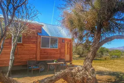 Image de Petite maison dans le désert près de la vallée de la mort