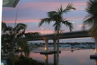Belle Waterfront Condo avec Dockage de bateau à Stuart en Floride