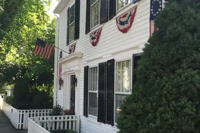 Image de Maison de capitaine historique Main Street. Situation fantastique! ! ! !