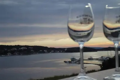 Image de Appartement de deux chambres avec le balcon et la vue sur le mer Supetarska Draga - Gornja, Rab (A-15453-b)