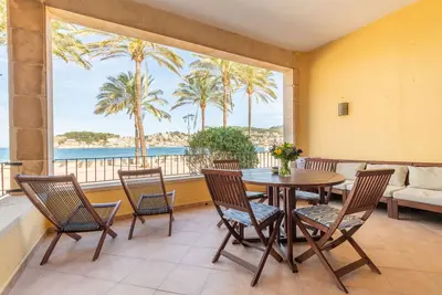 Image de Charmant appartement sur la plage avec de belles terrasses, climatisation et Wi-Fi.