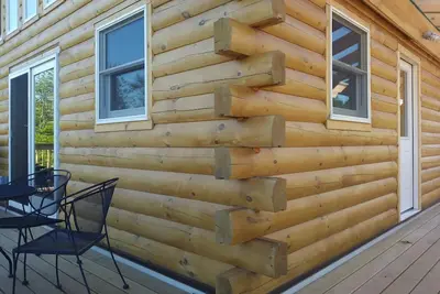 Image de Maison en bois rustique moderne avec vue sur le lac Supérieur