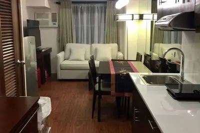 Image de Condo neuf entièrement meublé d'une chambre au coeur du centre-ville de Cebu