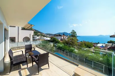 Image de Villa neuve avec 3 chambres et 3 salles de bains