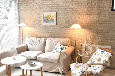 Image de Charmante maison de vacances moderne dans une banlieue calme