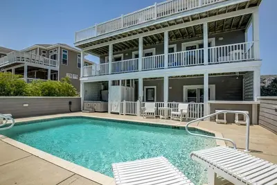 Image de Beach'N et Wine'N | 650 pieds de la plage | Piscine privée, bain à remous | Corolle