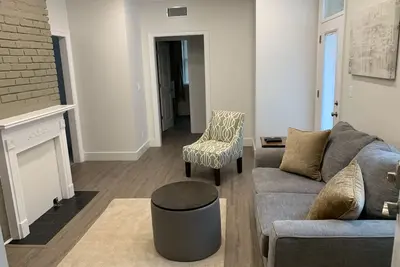Condo haut de gamme dans le centre-ville, granit, acier inoxydable, douche à l'italienne, WiFi, câble!