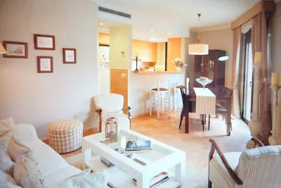 Image de Begur, Appartement dans le village avec piscine commune et garage, Hutg-19135