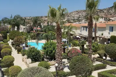 Image de Superbe maison de ville sur un complexe exclusif avec de beaux jardins et une piscine