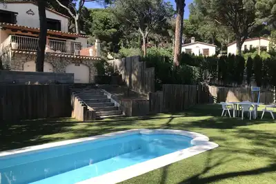 Image de Villa confortable dans quartier résidentiel avec jardin et piscine, Hutg-026897