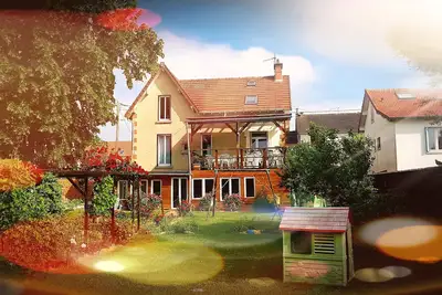Image de À 20 km de Disney, T4 climatisé, pour 14 personnes en Rdj de notre jolie maison.