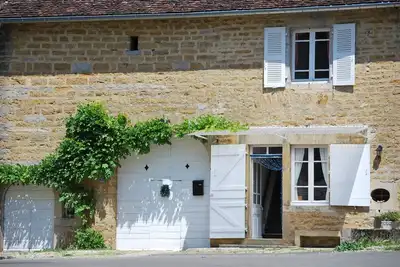 Image de Maison en pierre - monument historique - au bord d'un ruisseau, charme unique
