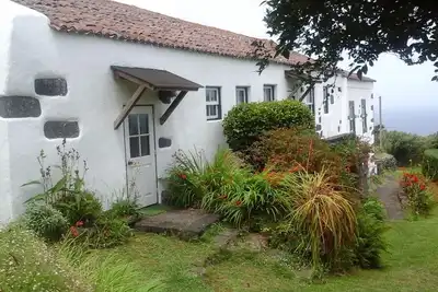 Image de Vacances dans une maison de campagne typique des Açores avec une vue fantastique sur la mer