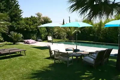 Image de Luxueuse Villa d'Architecte Piscine & Jacuzzi en Provence, proche des plages