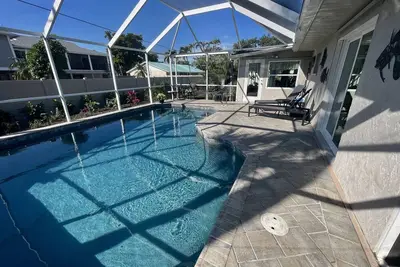 Image de 6 maisons de l'accès à la plage, niveau du sol, piscine privée chauffée, à quelques pas du golfe!