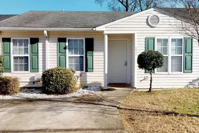 Image de Condo de luxe, entièrement rénové, près de Tout! ! ! (6 couchages)