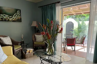 Image de Absolument proche de tout à distance de marche de Holetown!