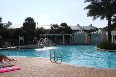 Image de Tropical Paradise in Beach Retreat - Service de plage Gratuit. En saison mars - octobre!