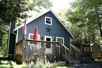 Image de Cosy & Clean! 2 Br Pocono Mtn Chalet avec un excellent emplacement!