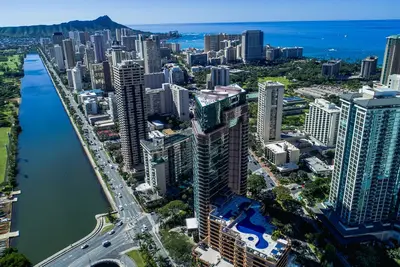 Image de Spectaculaire étage élevé, entièrement meublé 2 Bdrm / 2. 5 salles de bain avec Ocean & Vues sur la ville