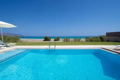 Image de Deux villas en bord de mer avec 4 chambres et une piscine privée