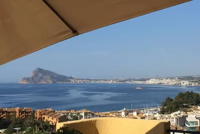 Image de Vues spectaculaires. Belles plages. Climatisé. 12 heures de soleil par jour.