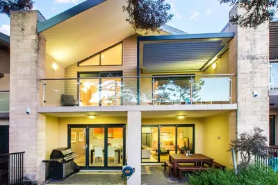 Image de Surfside 9 In the Idyllic Yallingup Beach Scene