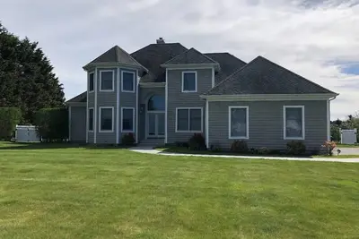 Image de Beau, lumineux, idéalement situé au centre des Hamptons