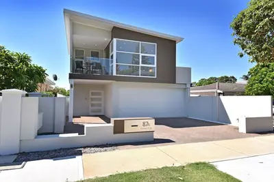 Image de luxe 4 chambres 3 salles de bains, 2 salons.