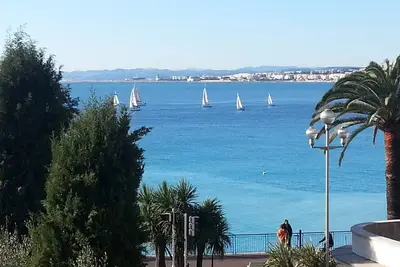 Image de Exceptionnel Vue Baie des Anges unique, ville historique, plage, sublime!