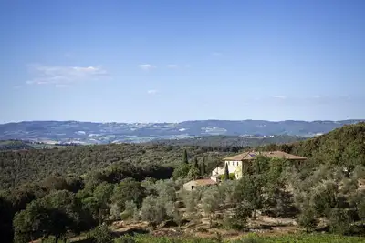 Image de Ebbio Ferme à Exclusive- Monteriggioni 10 Chambres 5 Salles de bain