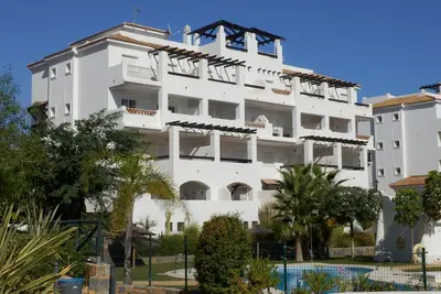 Image de Moderne, confortable appartement au deuxième étage avec balcon sud