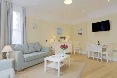 Image de The Blyth - style hôtel de luxe, appartement central avec une vue fantastique sur la mer
