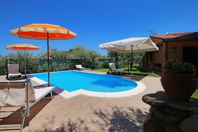 Image de Piscine privée, grand jardin, Terrasse, Climatisation, Wi-Fi, près de la mer.