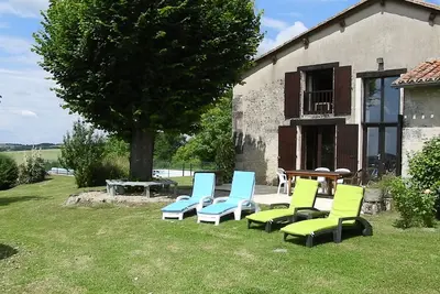 Image de Gite avec piscine et court de tennis. Wifi gratuit. Parfait pour les familles