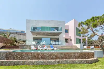 Image de Villa De Luxe Sur La PREMIÈRE Ligne De La Mer Avec Piscine CLIMATÉE