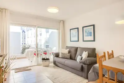 Image de White Apartment with Terrace, Ac & Parking, Near Beach