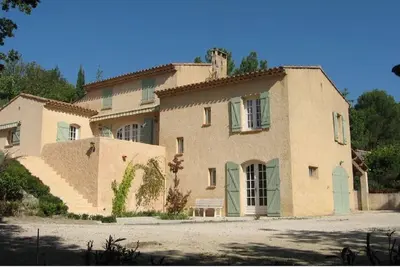 Image de Studio indépendant en rez de chaussé de villa, avec parking sécurisé