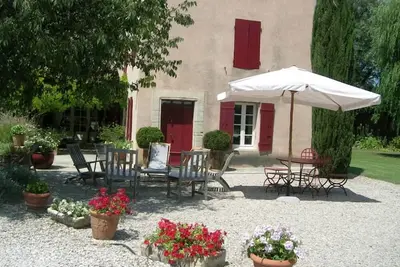Image de Très belle maison en pleine campagne, 12 personnes, piscine, et grand jardin.