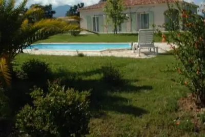 Image de Elégante villa en bord de mer avec piscine privée entourée d'un jardin 2000m2