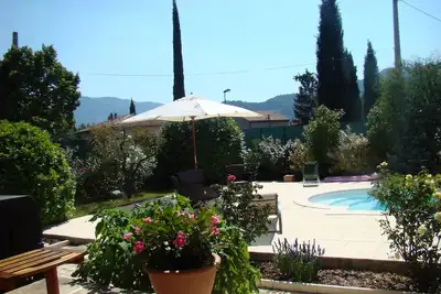 Image de Maison 6 personnes avec piscine, face au St Julien à 200 m du centre ville
