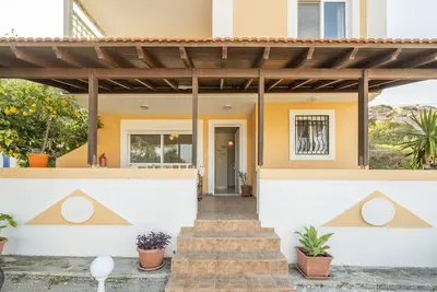 Image de Maison surélevée confortable et spacieuse avec vue sur la mer
